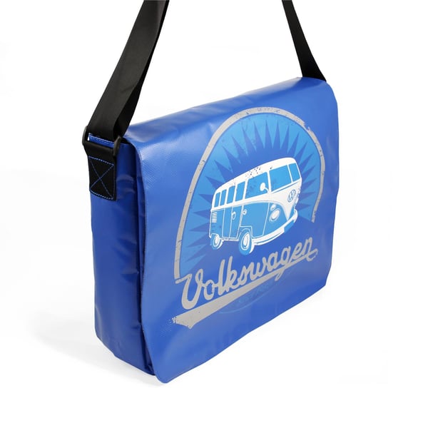 Schultertasche VW Collection mit Motiv VW Bulli T1 blau 